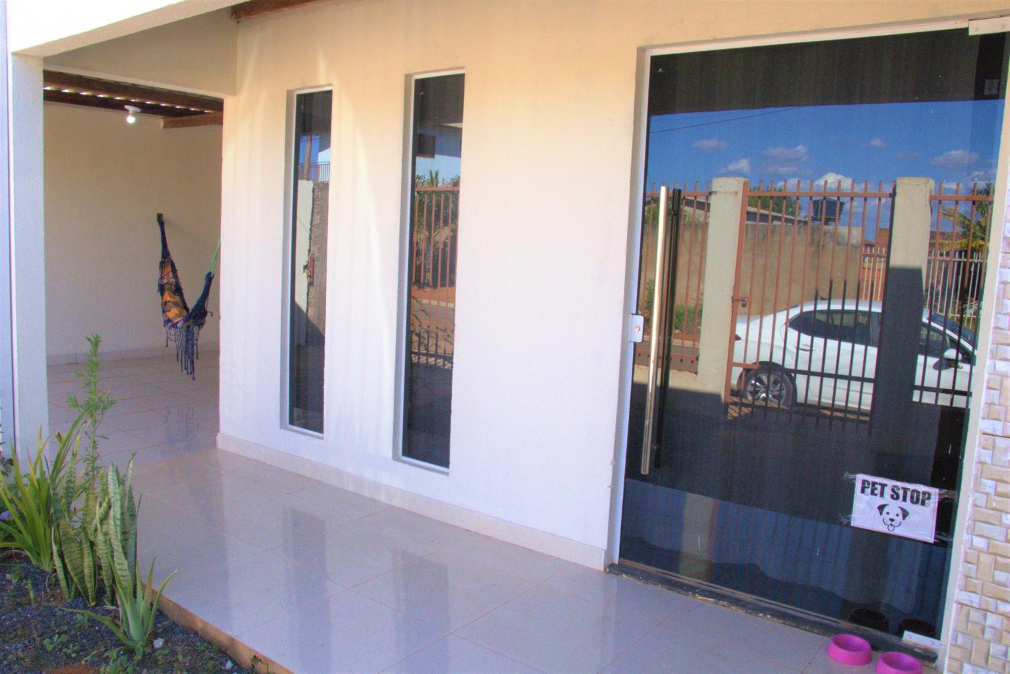 Casa Com 03 Quartos Tendo 02 Com Ar Condicionado No Asfalto A 1,5 Km Do Centro Chapada dos Guimarães Extérieur photo